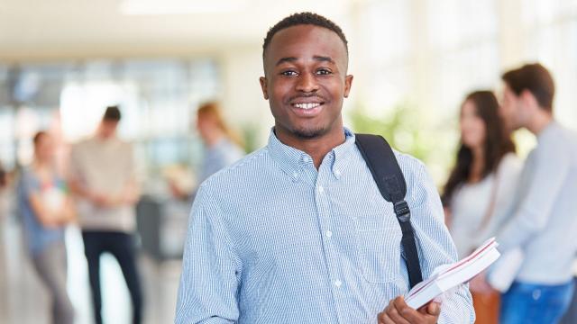 Gambar Artikel Membangun Mahasiswa Visioner Melalui Integrasi Pendidikan, Teknologi, Dan Karakter Di Indonesia