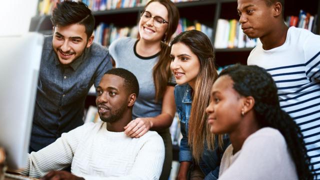 Gambar Artikel Strategi Mahasiswa Dalam Mengelola Waktu Antara Akademik, Organisasi, Dan Kehidupan Sosial