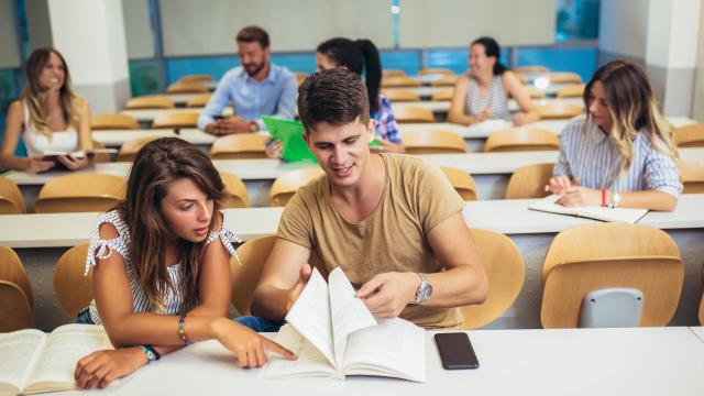Gambar Artikel Menjadi Mahasiswa Adaptif Di Indonesia: Menjawab Tantangan Pendidikan Dan Kehidupan Kampus