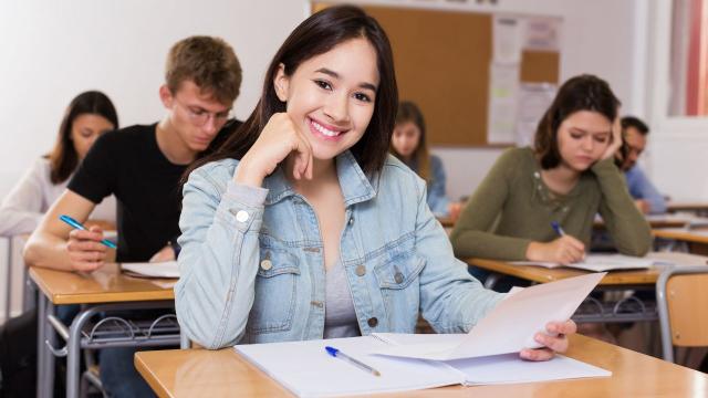 Gambar Artikel Kehidupan Mahasiswa Indonesia: Menghadapi Tantangan Akademik Dan Sosial Dengan Bijak