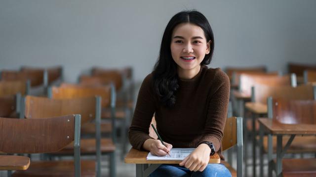 Gambar Artikel Membangun Kehidupan Mahasiswa Yang Seimbang Di Indonesia: Antara Akademik, Sosial, Dan Kesehatan