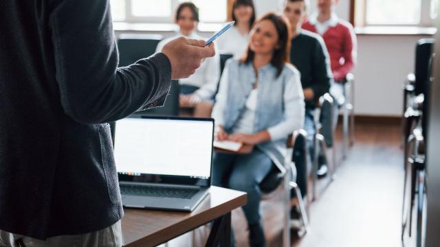 Gambar Artikel Dinamika Kehidupan Mahasiswa Indonesia: Mengelola Pendidikan, Sosial, Dan Kesehatan Di Era Modern