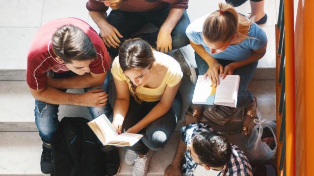 Gambar Artikel Mahasiswa Proaktif Dan Berinisiatif: Menguatkan Pendidikan Karakter Melalui Organisasi Dan Pergaulan Di Universitas Indonesia