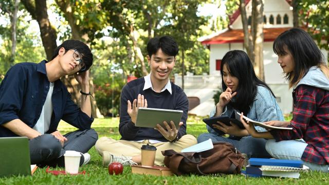 Gambar Artikel Mahasiswa Sebagai Generasi Perubahan: Pentingnya Pendidikan, Organisasi, Dan Kesehatan Di Lingkungan Kampus