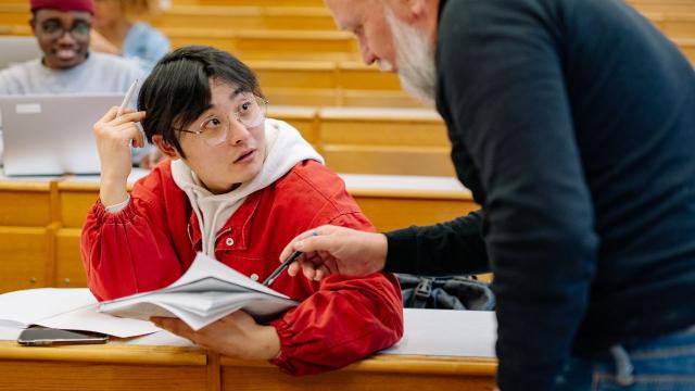 Gambar Artikel Kehidupan Mahasiswa Modern: Menuntut Ilmu Dan Membangun Masa Depan