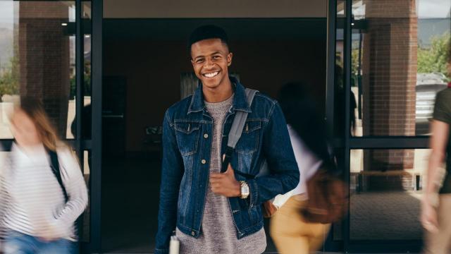 Kehidupan Mahasiswa Indonesia: Menuntut Ilmu Dan Membangun Karier