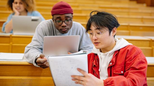 Gambar Artikel Mahasiswa Dan Pentingnya Mengelola Waktu Secara Efektif