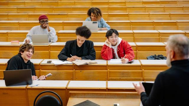 Gambar Artikel Mahasiswa Dan Pentingnya Mental Tangguh Dalam Menghadapi Tekanan Akademik