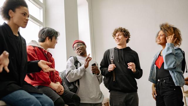 Mahasiswa Dan Pentingnya Adaptasi Sosial Di Lingkungan Kampus Baru