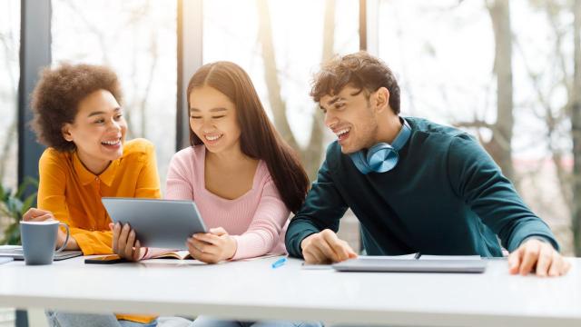 Gambar Artikel Mahasiswa Dan Tantangan Pendidikan Modern: Mengintegrasikan Kurikulum, Inklusivitas, Dan Kesejahteraan