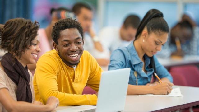 Gambar Artikel Mahasiswa Dan Refleksi Diri: Meningkatkan Kualitas Pribadi Melalui Pendidikan Dan Pengalaman