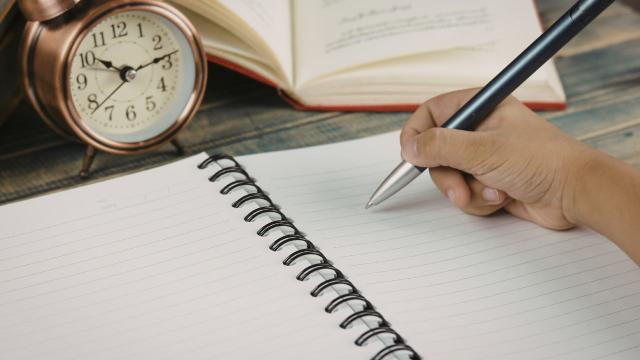 Gambar Artikel Kehidupan Mahasiswa Di Tengah Tekanan Akademik Dan Sosial