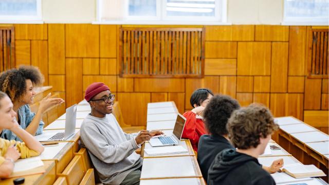 Kehidupan Finansial Mahasiswa Dan Strategi Bertahan Selama Kuliah