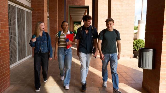 Gambar Artikel Mahasiswa Dan Peran Teknologi Dalam Kehidupan Akademik Sehari-hari