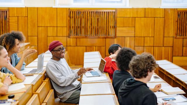 Gambar Artikel Mahasiswa Dan Peran Pengalaman Akademik Dalam Membangun Kepercayaan Diri