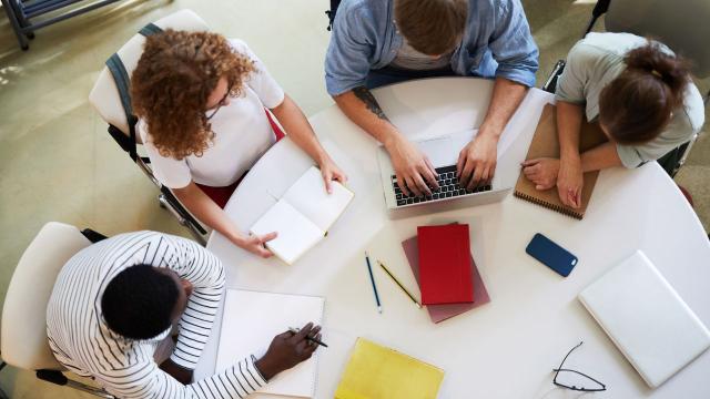 Gambar Artikel Mahasiswa Dan Pentingnya Membangun Kebiasaan Refleksi Diri Selama Masa Kuliah