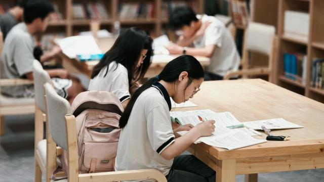 Gambar Artikel Mahasiswa Dan Peran Diskusi Akademik Dalam Pengembangan Pola Pikir Kritis