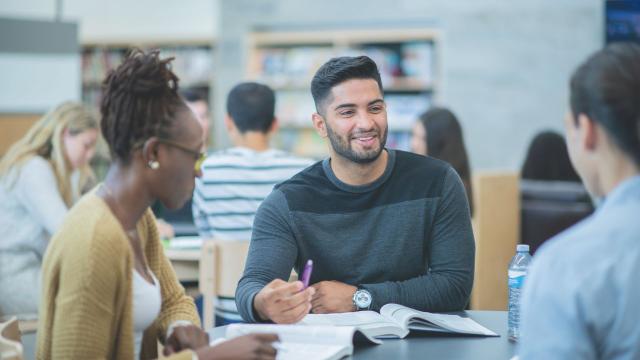 Gambar Artikel Mahasiswa Indonesia Di Tengah Tantangan Dunia Pendidikan Modern