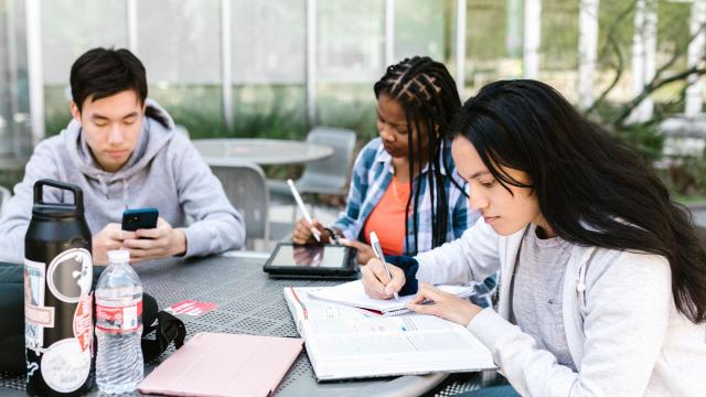 Gambar Artikel Kesehatan Mental Mahasiswa Di Tengah Tuntutan Akademik