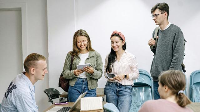 Gambar Artikel Pengaruh Pergaulan Mahasiswa Terhadap Motivasi Dan Prestasi Akademik