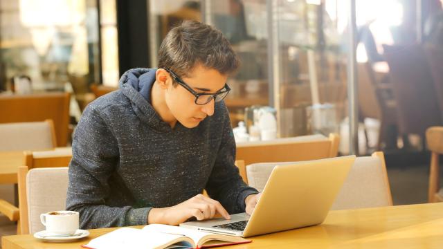 Gambar Artikel Strategi Pengembangan Diri Mahasiswa Untuk Kesuksesan Akademik Dan Profesional