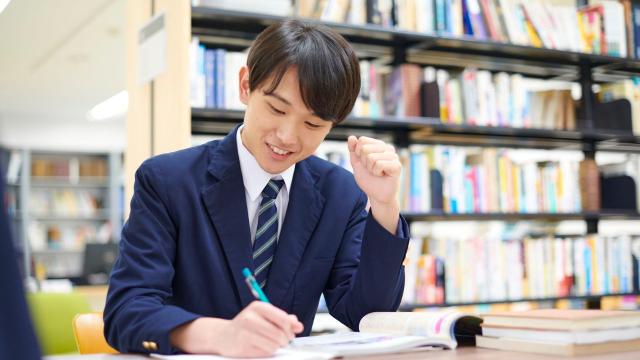 Gambar Artikel Mahasiswa Dan Tantangan Menjaga Konsistensi Belajar Di Tengah Kesibukan Kampus