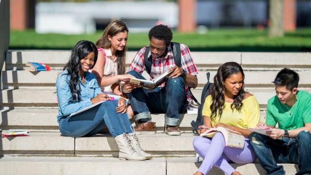 Peran Dosen Dalam Membentuk Karakter Dan Etika Mahasiswa Indonesia