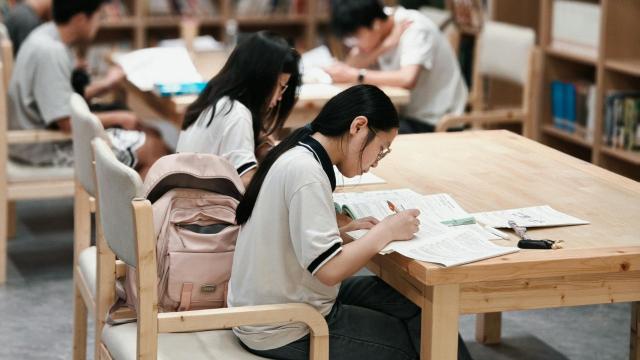 Gambar Artikel Mahasiswa Indonesia Dan Peran Dosen Dalam Meningkatkan Kualitas Belajar