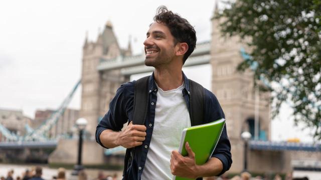 Peran Mahasiswa Indonesia Dalam Pengembangan Inovasi Dan Riset Di Universitas