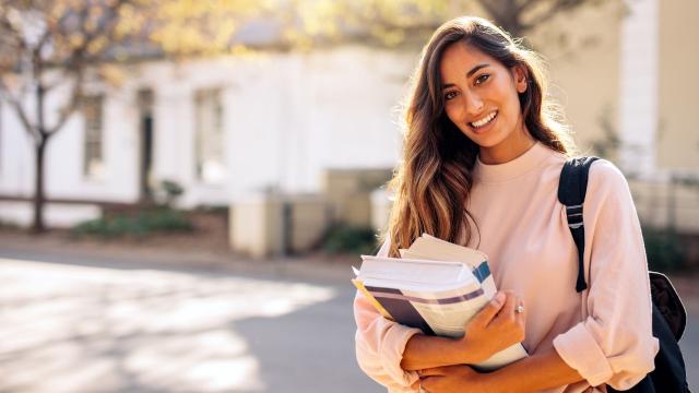 Gambar Artikel Kehidupan Mahasiswa Di Universitas Indonesia: Tantangan Dan Peluang Pendidikan Tinggi