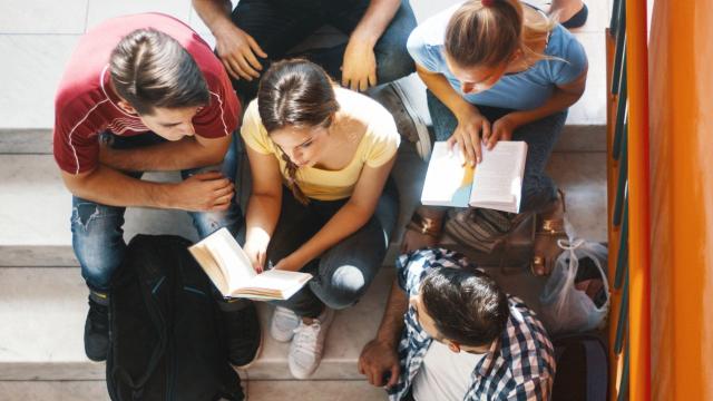 Mahasiswa Indonesia Dan Adaptasi Terhadap Transformasi Digital Di Universitas