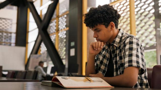 Gambar Artikel Mahasiswa Indonesia Dan Peran Universitas Dalam Mendorong Literasi Akademik