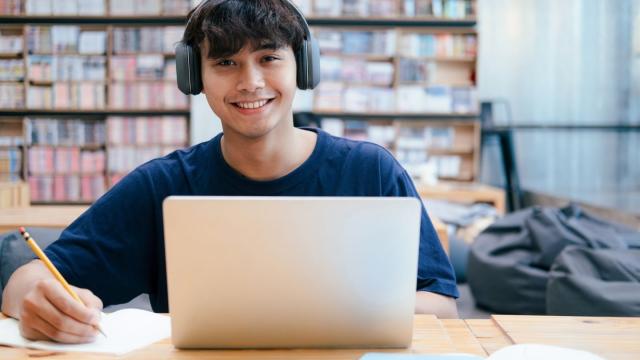 Gambar Artikel Mahasiswa Indonesia Dan Peran Universitas Dalam Pengembangan Soft Skills Abad Ke-21