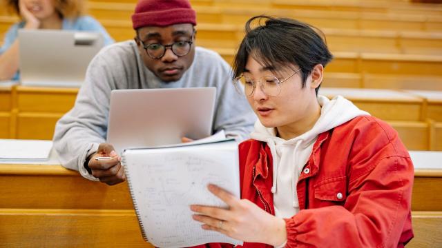 Mahasiswa Dan Pembentukan Identitas Akademik Di Perguruan Tinggi