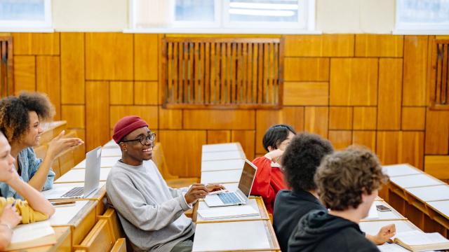 Gambar Artikel Mahasiswa Dan Peran Sosialnya Dalam Lingkungan Kampus Dan Masyarakat