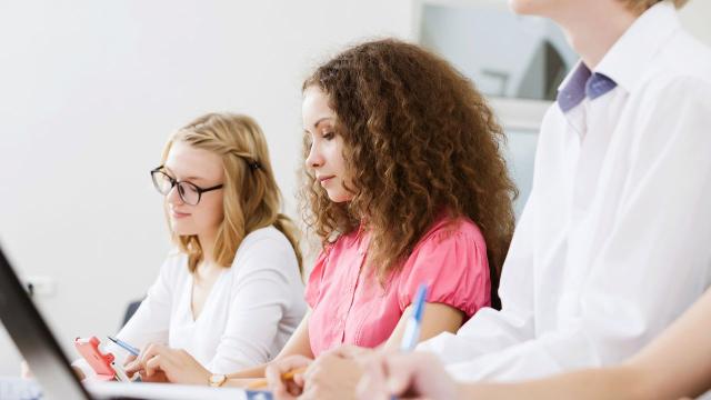 Gambar Artikel Mahasiswa Dan Pentingnya Keseimbangan Antara Akademik Dan Kehidupan Sosial