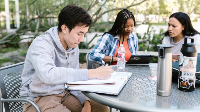 Gambar Artikel Adaptasi Mahasiswa Terhadap Sistem Pembelajaran Modern Di Universitas Indonesia