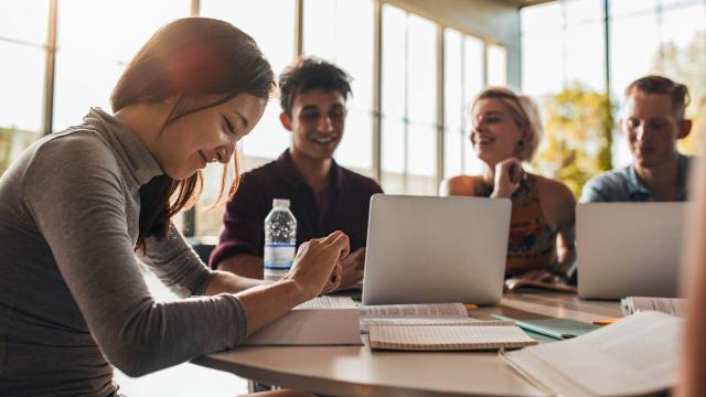 Akses Pendidikan Tinggi Dan Upaya Universitas Mendukung Keberagaman Mahasiswa