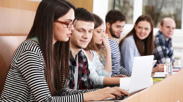 Gambar Artikel Pentingnya Pembinaan Karakter Mahasiswa Di Lingkungan Universitas