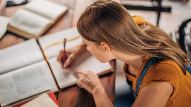 Gambar Artikel Mahasiswa Dan Tantangan Kesehatan Mental Di Perguruan Tinggi