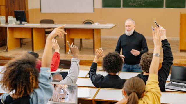 Gambar Artikel Mahasiswa Indonesia: Keseimbangan Antara Studi, Sosial, Dan Kesehatan