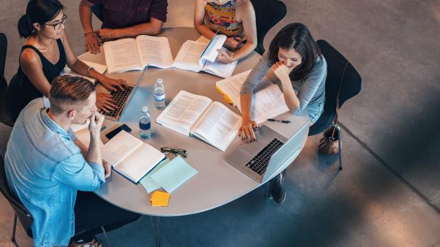 Gambar Artikel Aktivitas Kampus Dan Tantangan Keseharian Mahasiswa