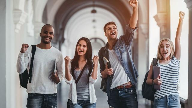 Peran Universitas Dalam Membentuk Mahasiswa Yang Berdaya Saing Dan Berkarakter