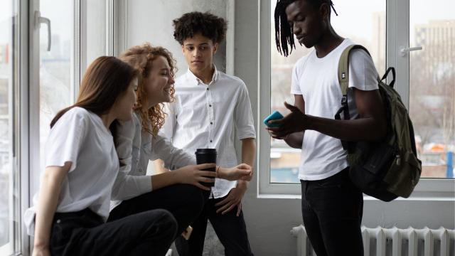 Gambar Artikel Kehidupan Mahasiswa Di Kampus Indonesia Antara Akademik, Organisasi, Dan Kesejahteraan