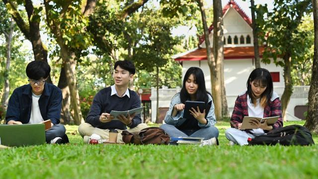 Gambar Artikel Meniti Masa Depan Dari Bangku Kuliah: Antara Prestasi Akademik Dan Keseimbangan Hidup