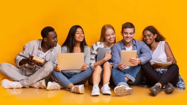 Mencari Keseimbangan Di Tengah Kesibukan: Ritme Hidup Mahasiswa Di Kampus Indonesia