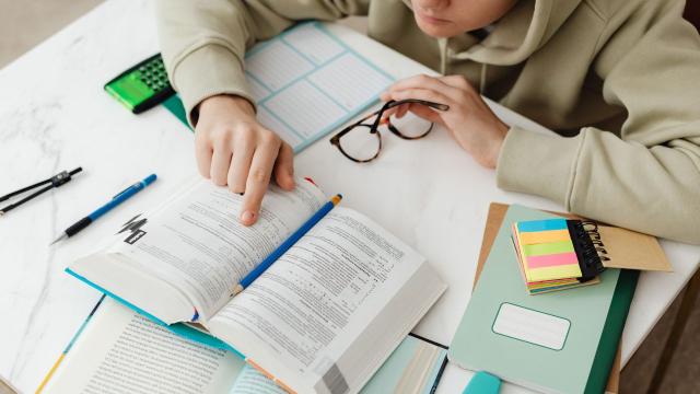 Gambar Artikel Menguatkan Peran Mahasiswa Dalam Pendidikan Tinggi: Dari Kurikulum Hingga Kepedulian Sosial