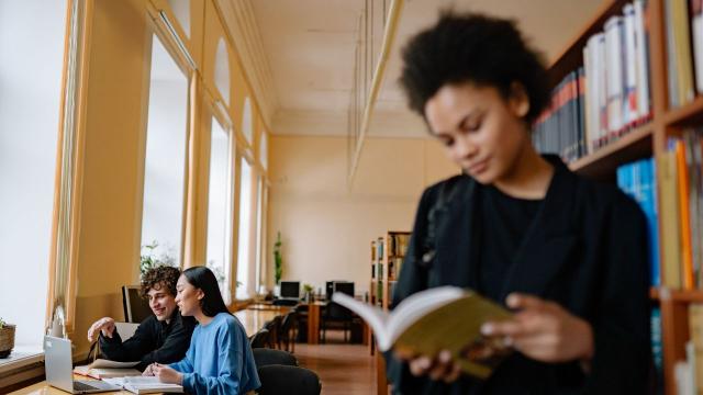 Gambar Artikel Menata Langkah Di Dunia Kampus: Strategi Mahasiswa Mengoptimalkan Potensi Diri