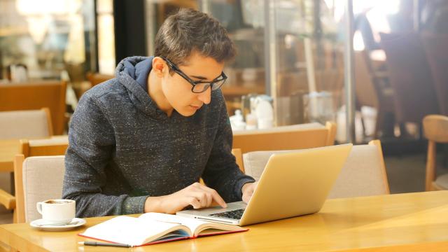 Gambar Artikel Menguatkan Identitas Mahasiswa: Sinergi Akademik, Karakter, Dan Kepedulian Sosial