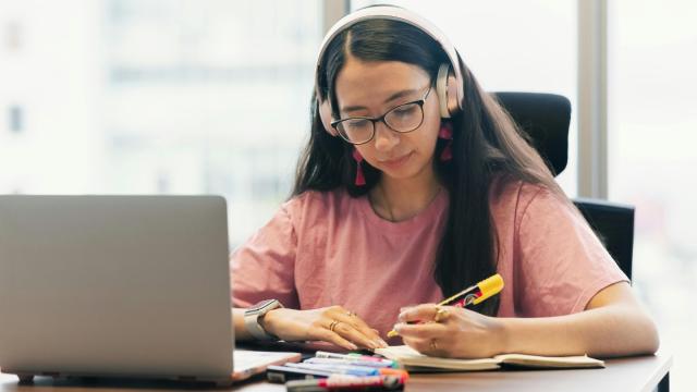 Gambar Artikel Mahasiswa Tangguh: Menjaga Kesehatan, Mengasah Karakter, Dan Berprestasi